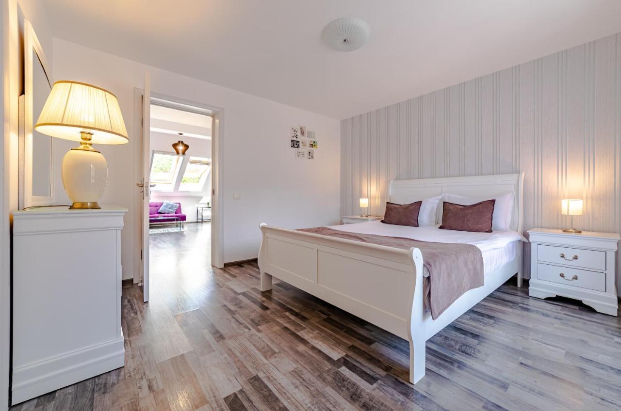 Yael Luxury Apartments 2 Buşteni Eksteriør bilde