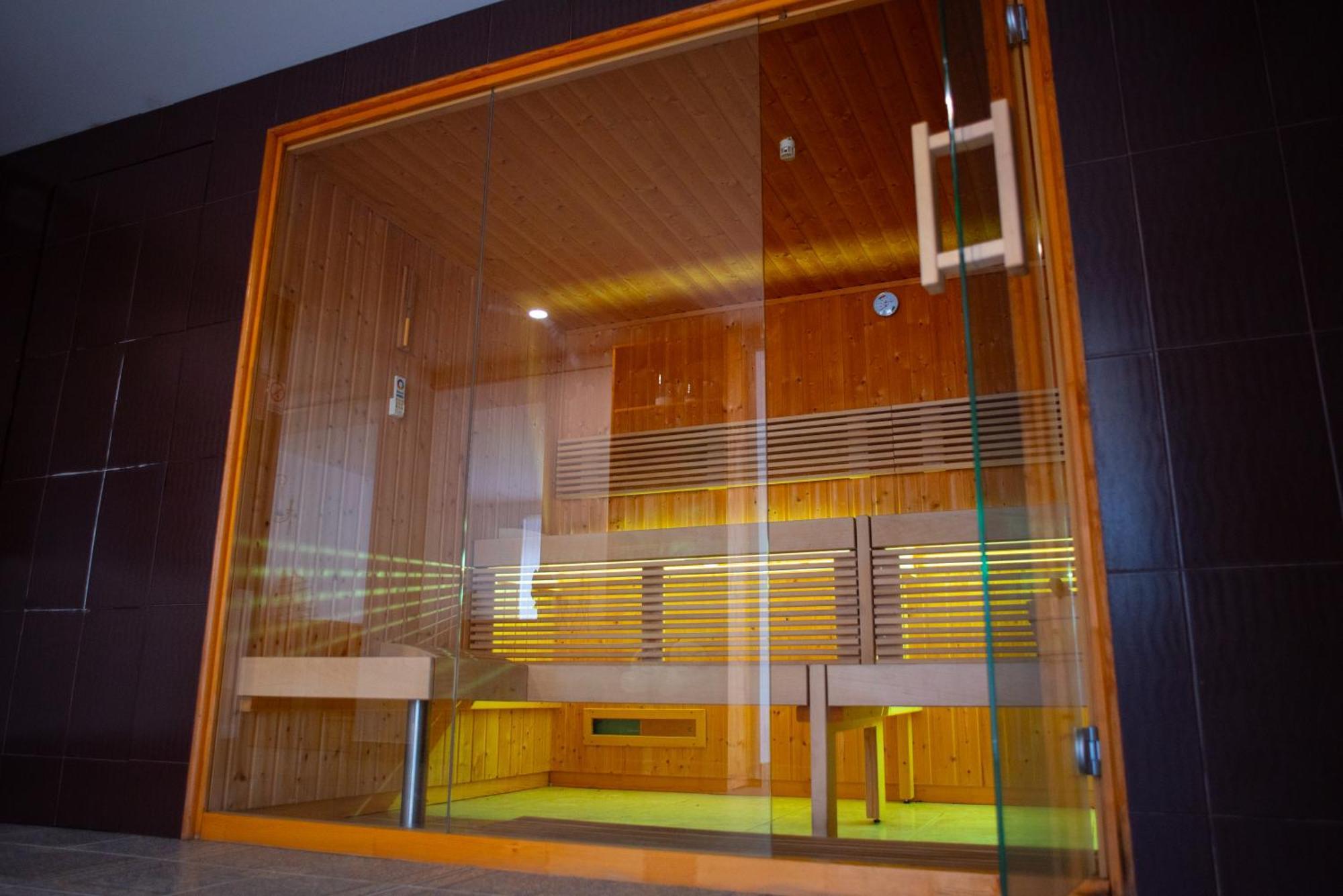 Yael Luxury Apartments 2 Buşteni Eksteriør bilde